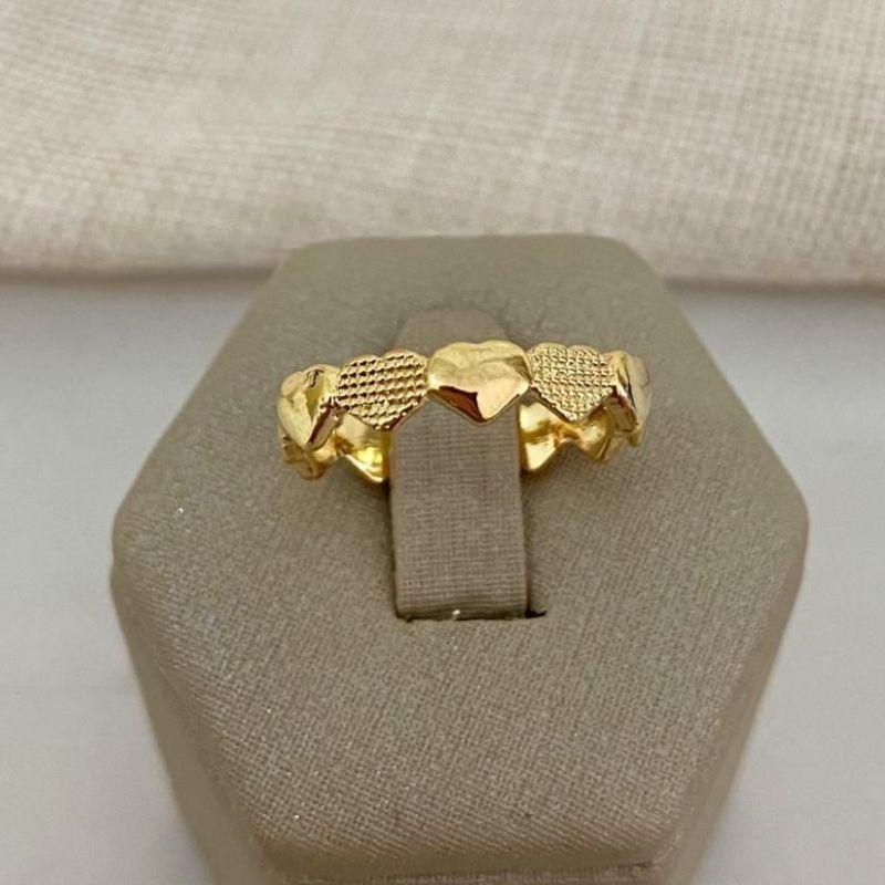 Anel de Corações Vazados Banhado a Ouro 18k – Design Romântico