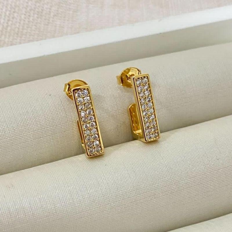 Brinco Barra com Zircônias – Banhado a Ouro