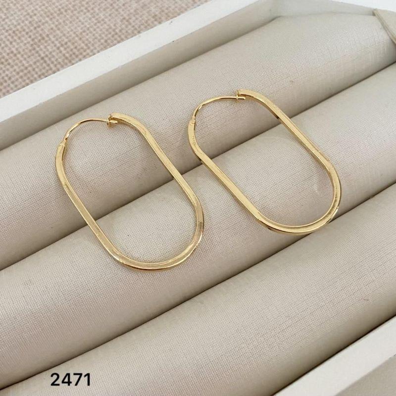 Brinco Argola Oval Dourada – Design Minimalista