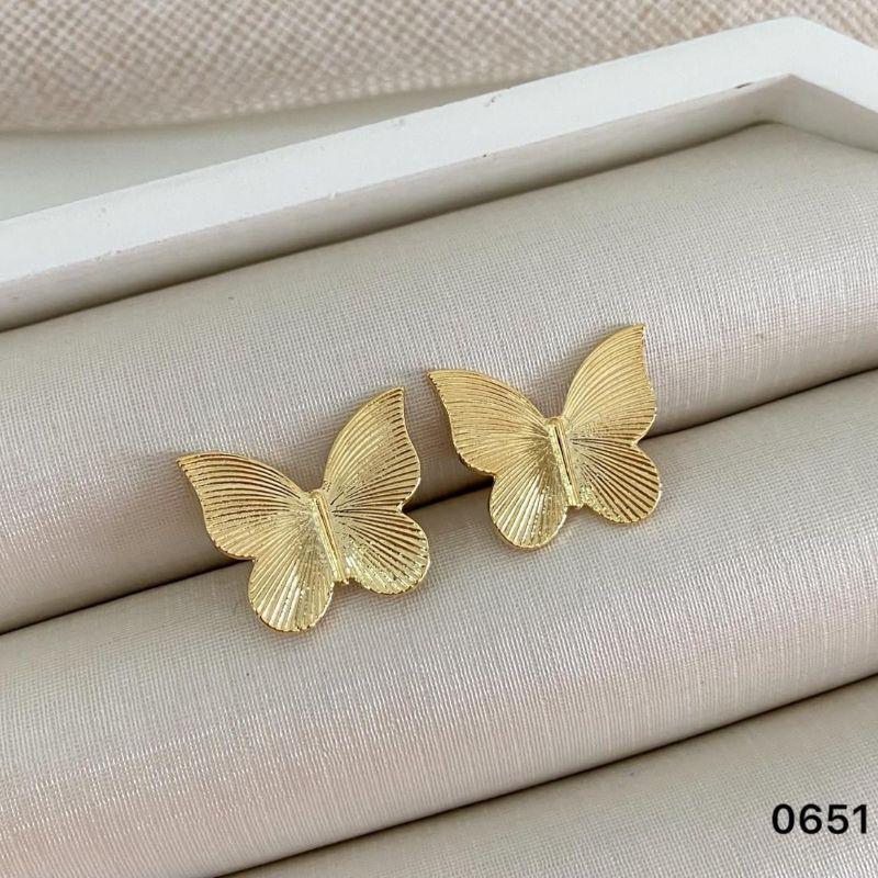 Brinco Borboleta Texturizada – Banhado a Ouro