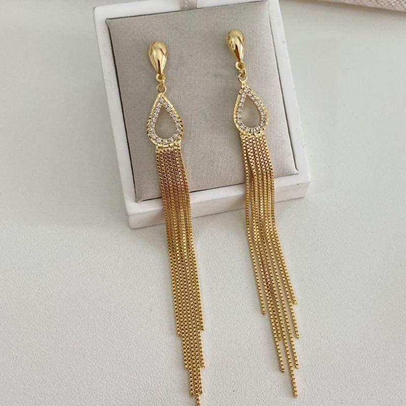 Brinco Longo com Correntes e Gota Cravejada – Banhado a Ouro