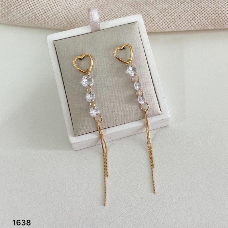 Brinco Longo Dourado com Coração e Zircônias  Delicado com Corrente Fina