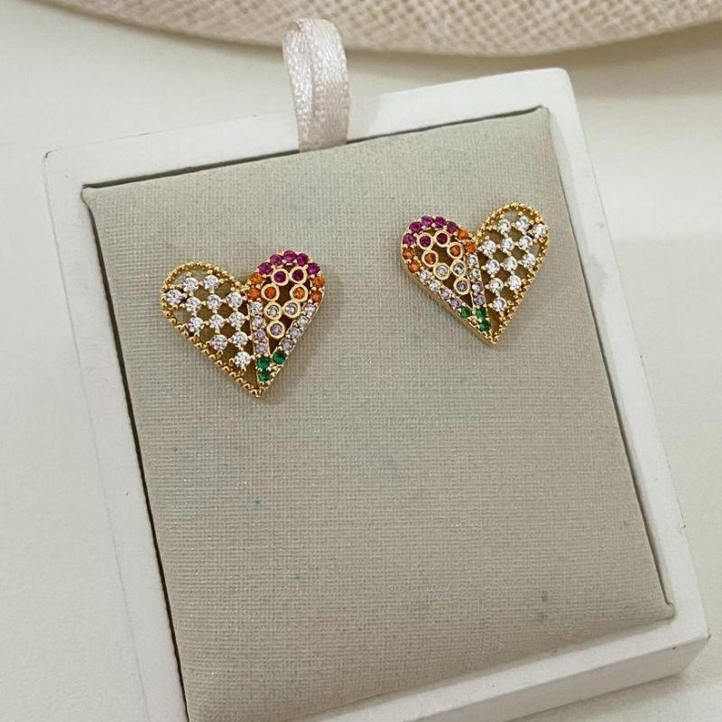 Brinco Coração Colorido Cravejado Banhado a Ouro 18k