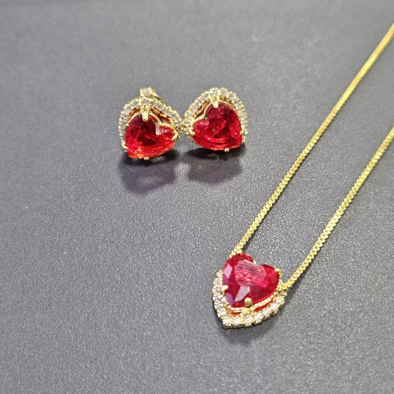 Conjunto Coração Cravejado Semijoia Banhada a Ouro 18K