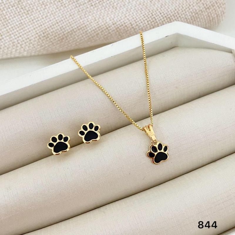Conjunto Infantil Colar Corrente Veneziana com Pingente Patinha De Cachorro Preta + Brincos Patinha Banhado a Ouro 18k