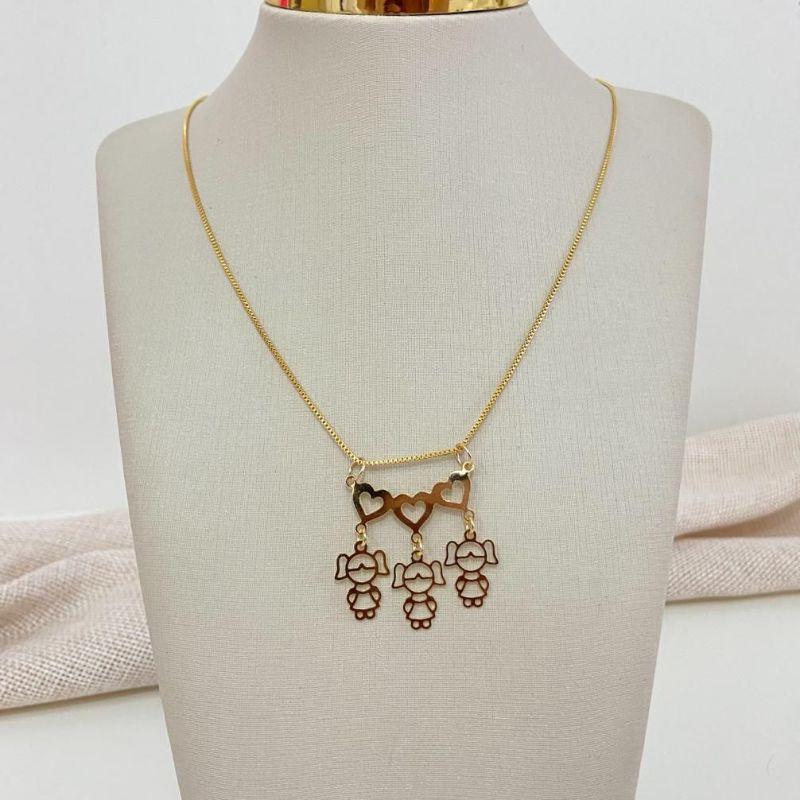Colar Gargantilha Corrente Veneziana com Pingente Corações e 3 Filhos Banhado a Ouro 18k 45cm