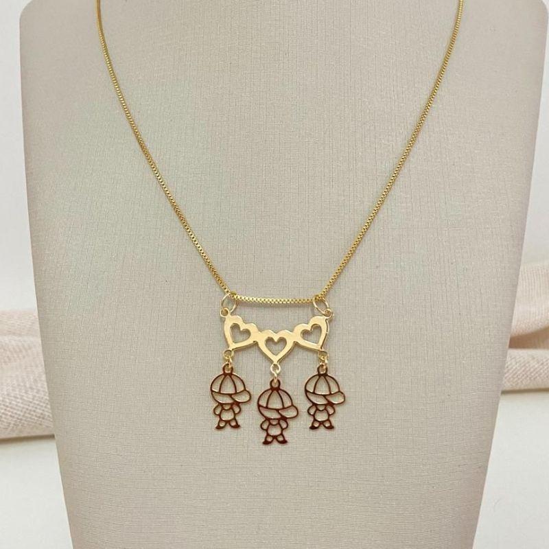 Colar Gargantilha Corrente Veneziana com Pingente Corações e 3 Filhos Banhado a Ouro 18k 45cm