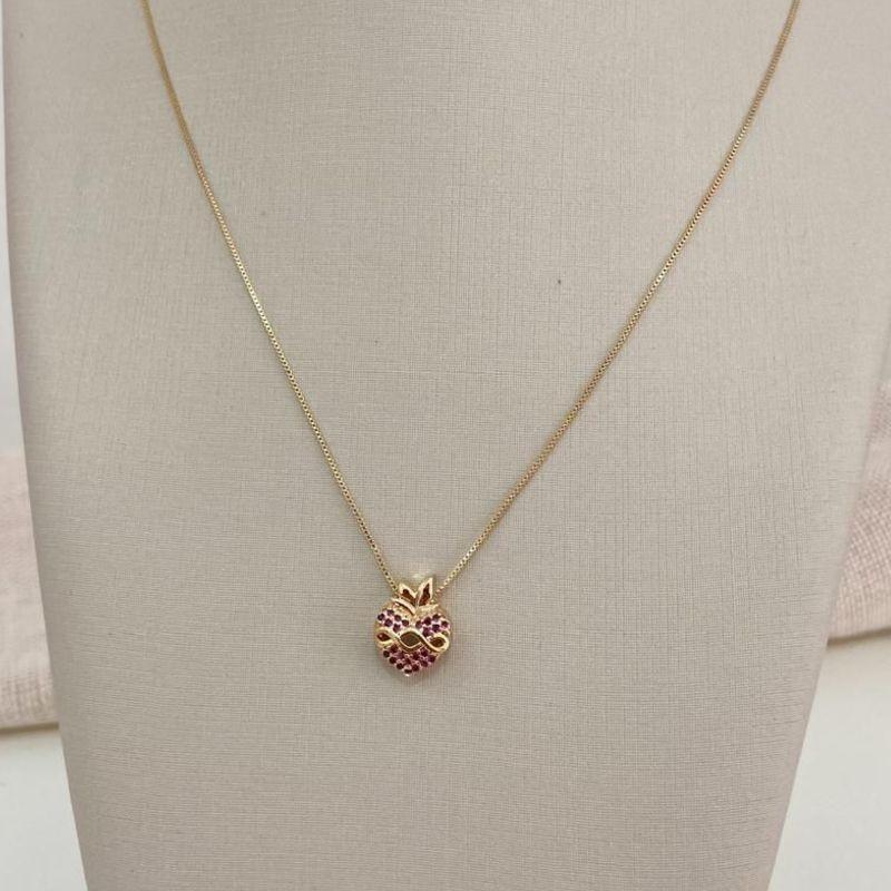 Colar Corrente Veneziana com Pingente Sagrado Coração Cravejado em Zircônias Vermelhas Banhado a Ouro 18k