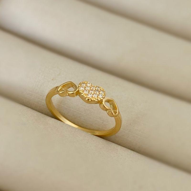 Anel Feminino Semijoia Banhado a Ouro 18k com Coração de Zircônias – Delicado, Romântico e Sofisticado