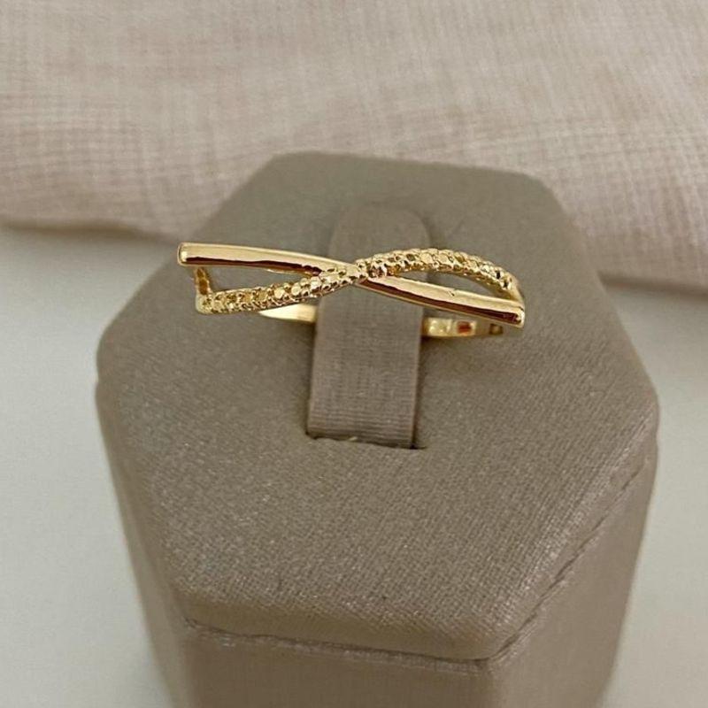 Anel Feminino Cruzado Torcido Texturizado Banhado a Ouro 18k