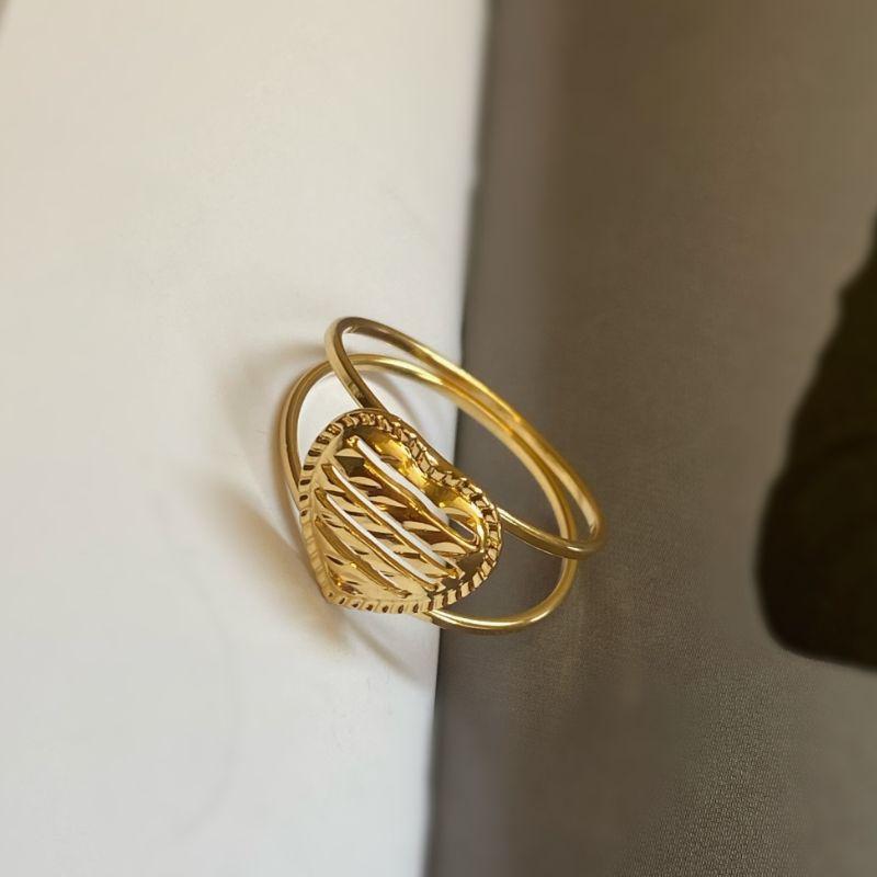 Anel Coração Vazado Banhado a Ouro 18k  Anel Feminino Duplo com Design Moderno e Detalhes Entrelaçados
