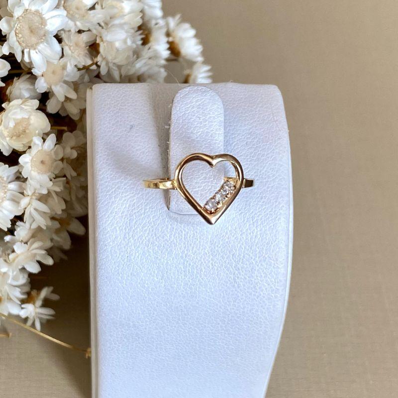 Anel Coração Vazado com Zircônias Banhado a Ouro 18k  Joia Romântica e Delicada