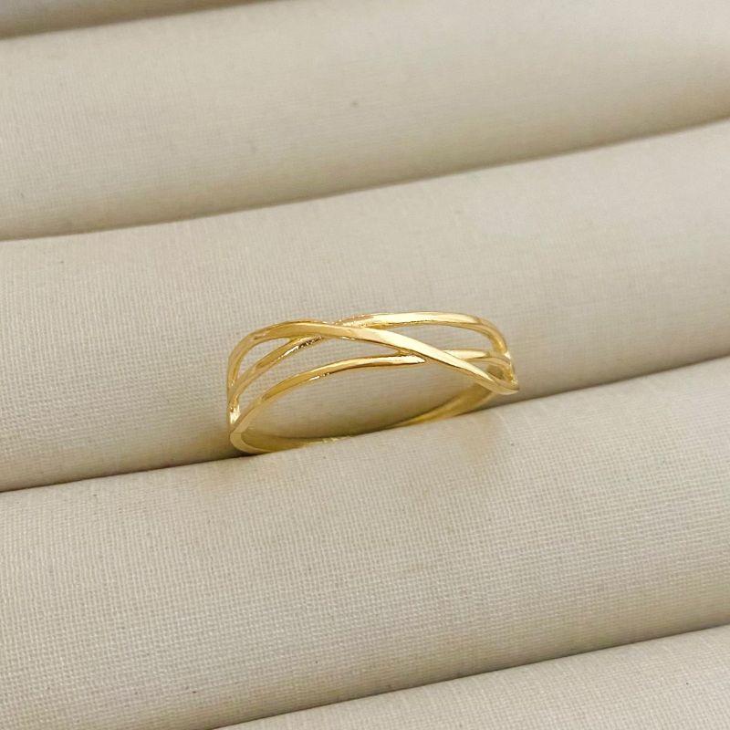 Anel Feminino Fios Entrelaçados Banhado a Ouro 18k  Joia Moderna e Delicada