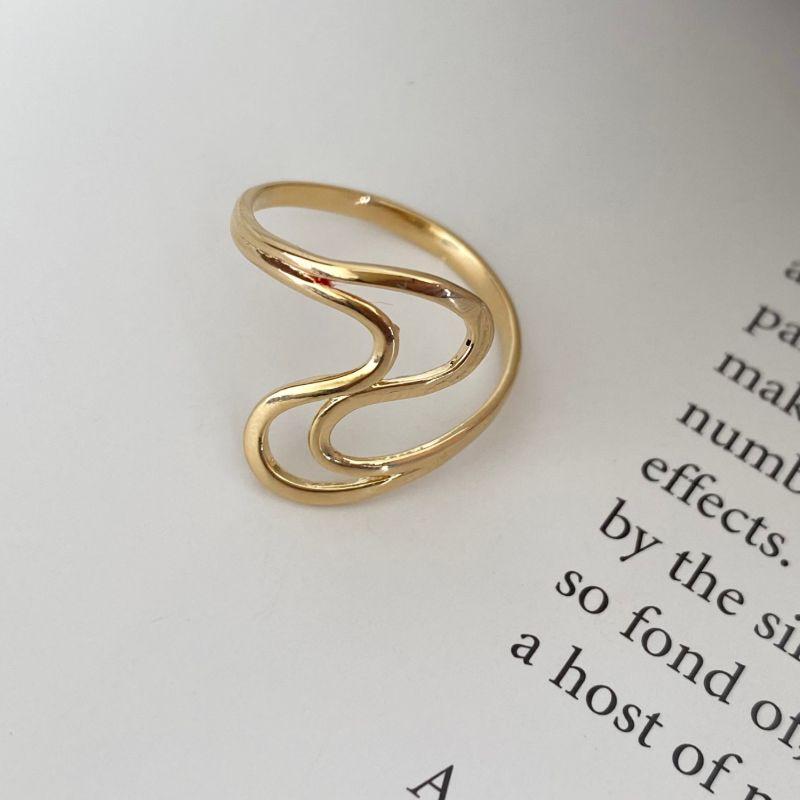Anel Feminino Vazado Ondas Banhado a Ouro 18k  Joia Moderna e Minimalista