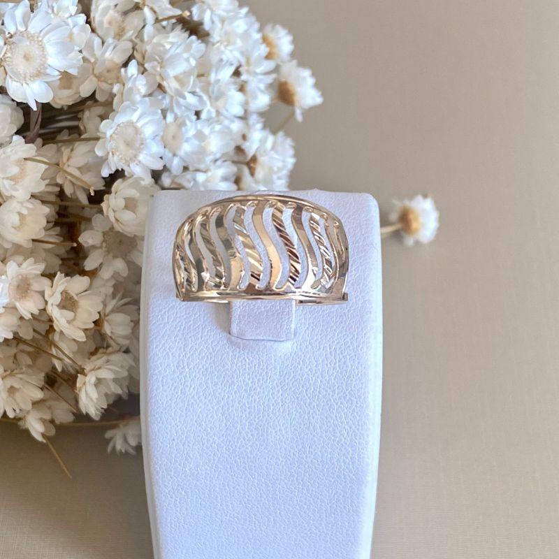 Anel Largo Vazado Design Ondulado Banhado a Ouro 18k Feminina Sofisticada