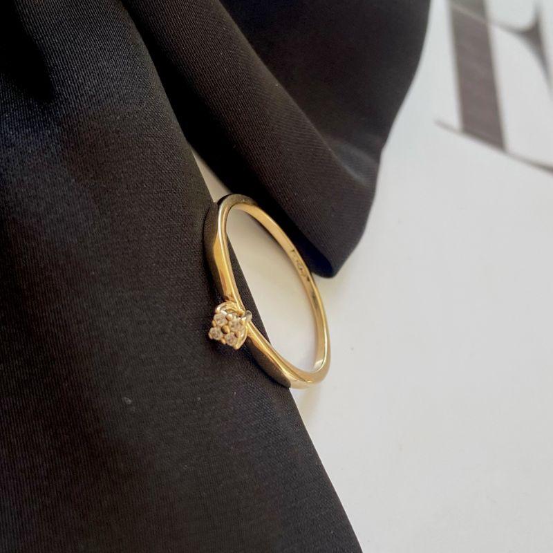 Anel Solitário com Pedra de Zircônia Cravejada Banhado a Ouro 18k  Joia Clássica Feminina