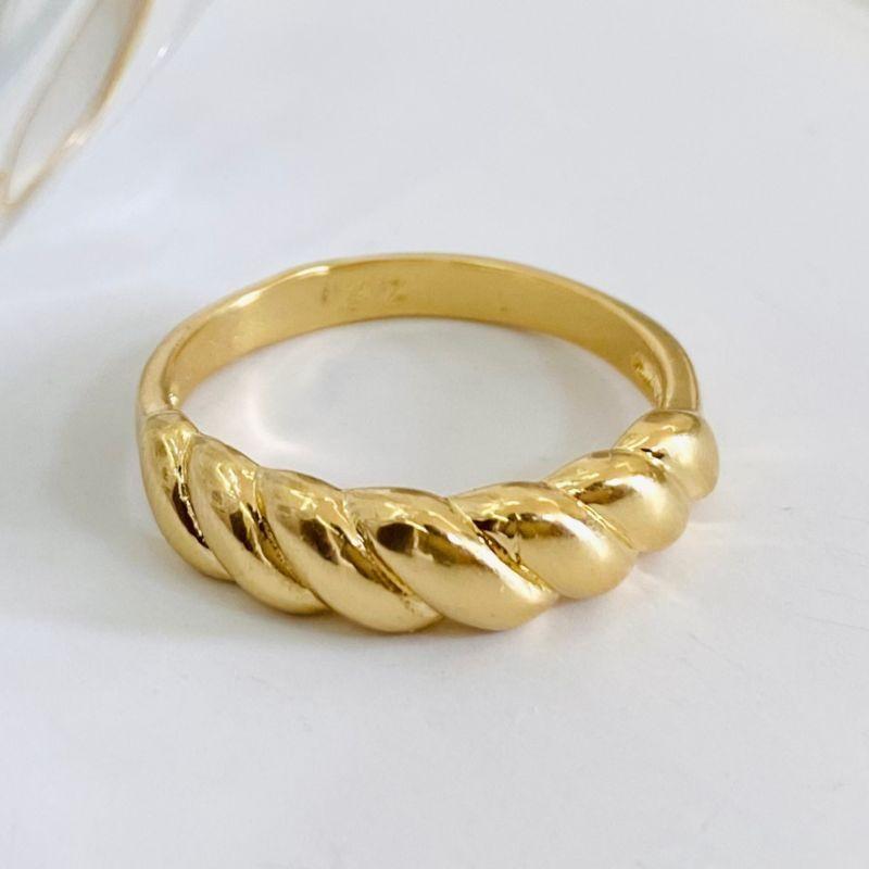 Anel Torcido Banhado a Ouro 18k Feminina Elegante Clássico e Sofisticado