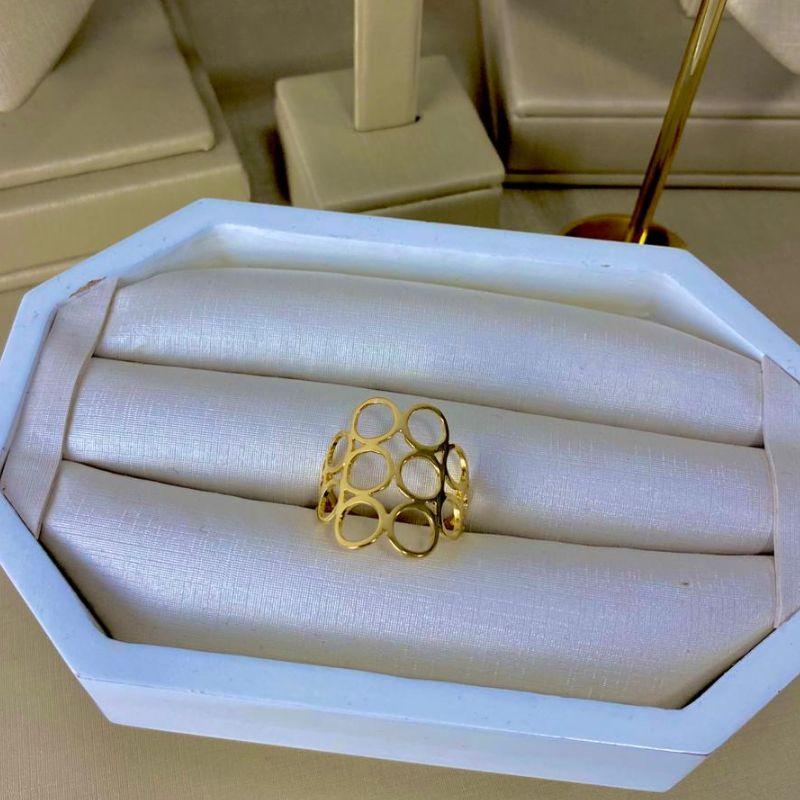 Anel Vazado Geométrico Banhado a Ouro 18k Feminino  Aro Largo com Design Moderno e Elegante