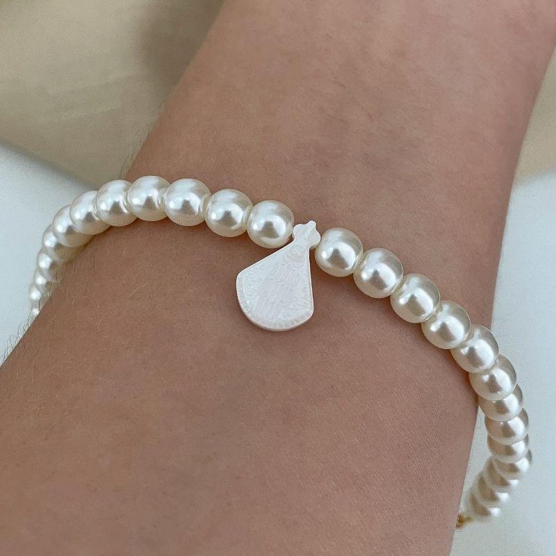 Pulseira de Pérolas com Pingente Nossa Senhora Aparecida Banhada a Ouro 18k